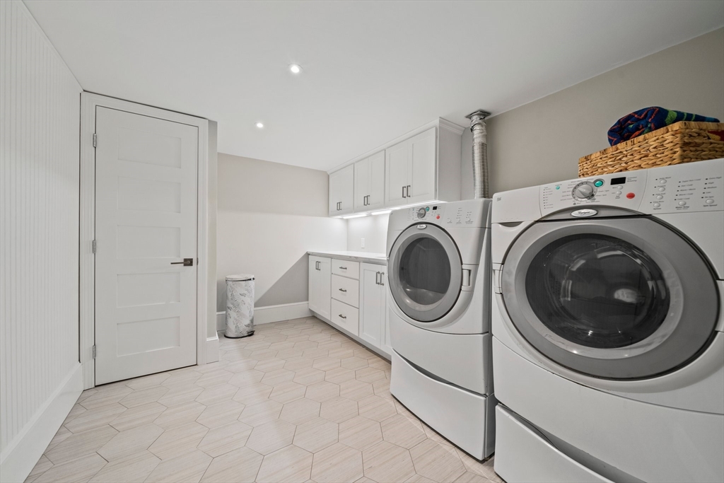 4 Carriage Lane Canton, MA 02021 - Photo 31 of 41 Gallery Image 31