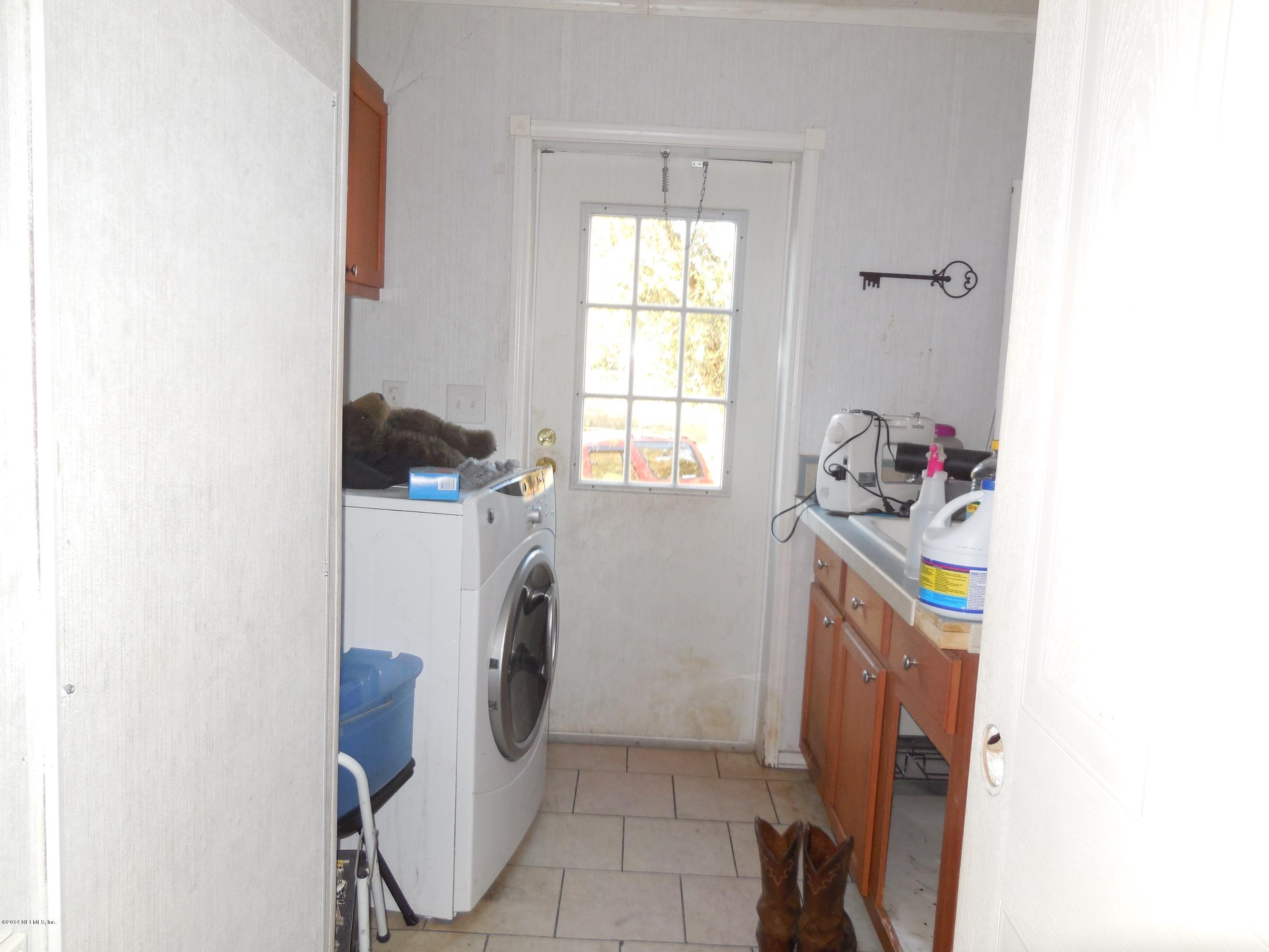 108 Ketner Road Welaka, FL 32112 - Photo 9 of 21 Laundry Room
