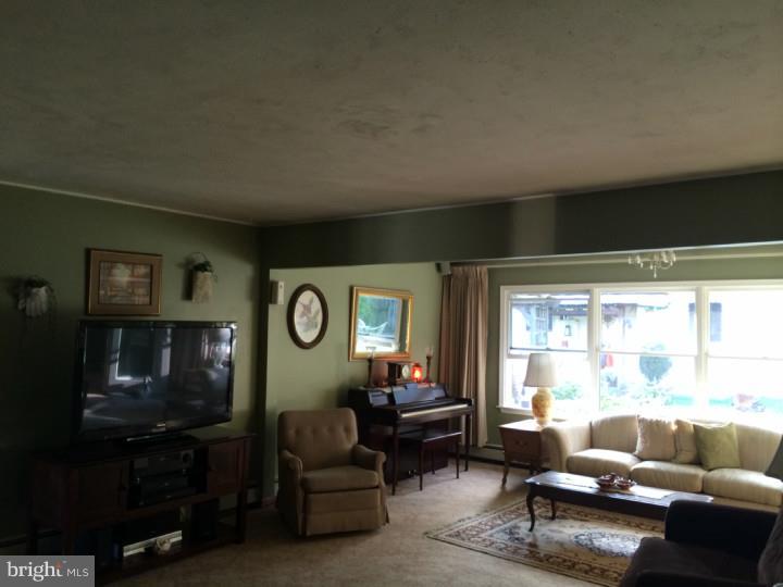 123 Goldengate Road Levittown, PA 19057 - Photo 2 of 23 Living Room