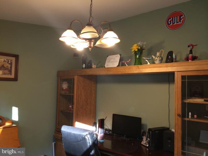 123 Goldengate Road Levittown, PA 19057 - Photo 19 of 23 Office / Study
