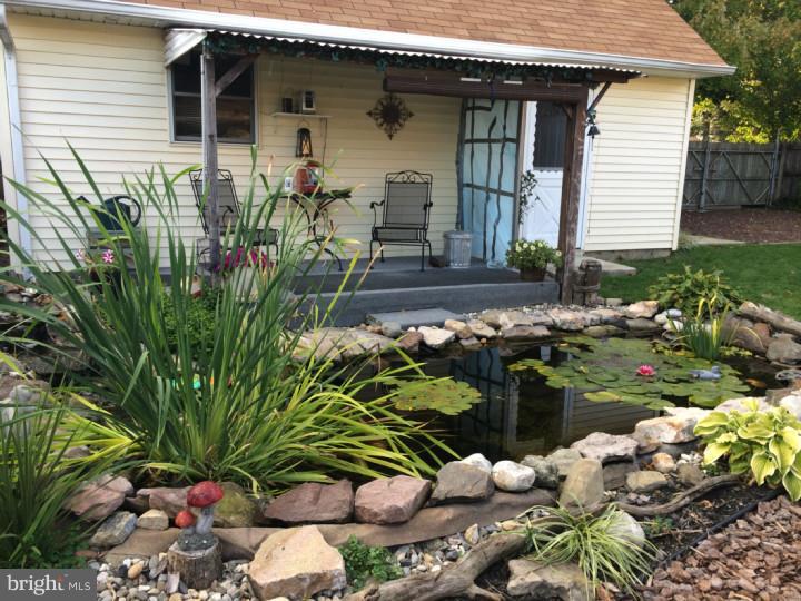 123 Goldengate Road Levittown, PA 19057 - Photo 20 of 23 Garden