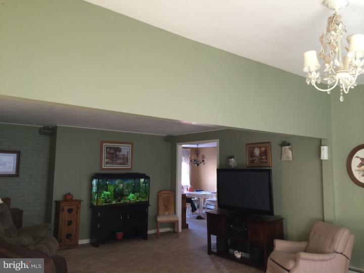 123 Goldengate Road Levittown, PA 19057 - Photo 3 of 23 Living Room
