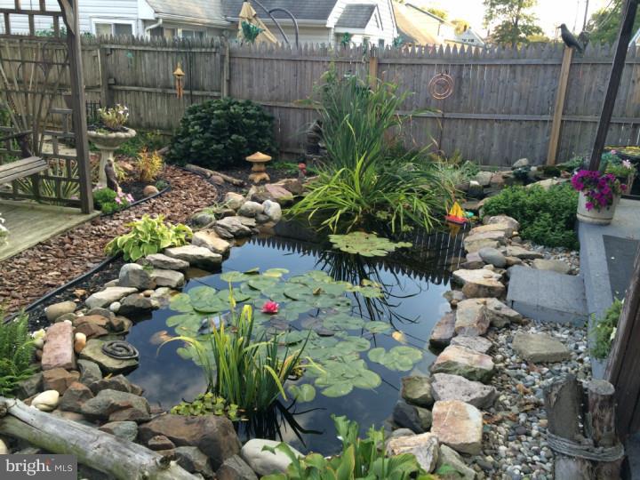 123 Goldengate Road Levittown, PA 19057 - Photo 21 of 23 Lake / Pond