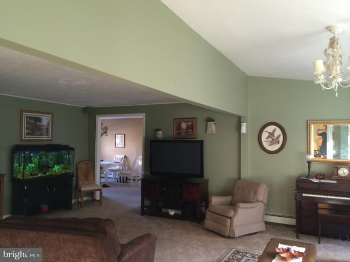 123 Goldengate Road Levittown, PA 19057 - Photo 5 of 23 Living Room