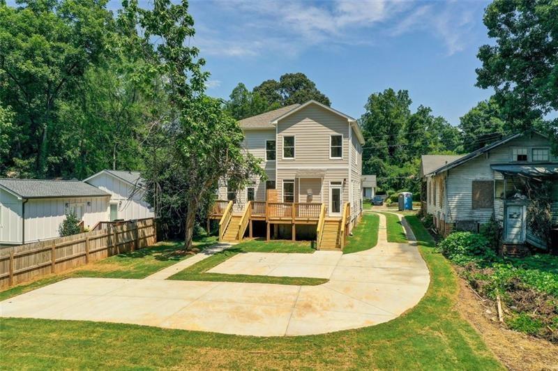 1240 Oakland Terrace Southwest, Unit B Atlanta, GA 30310 - Photo 4 of 43 a house view with a outdoor space