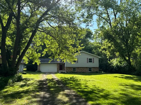 $369,900 | 8421 Hickory Nut Grove Road, Cary, IL 60013