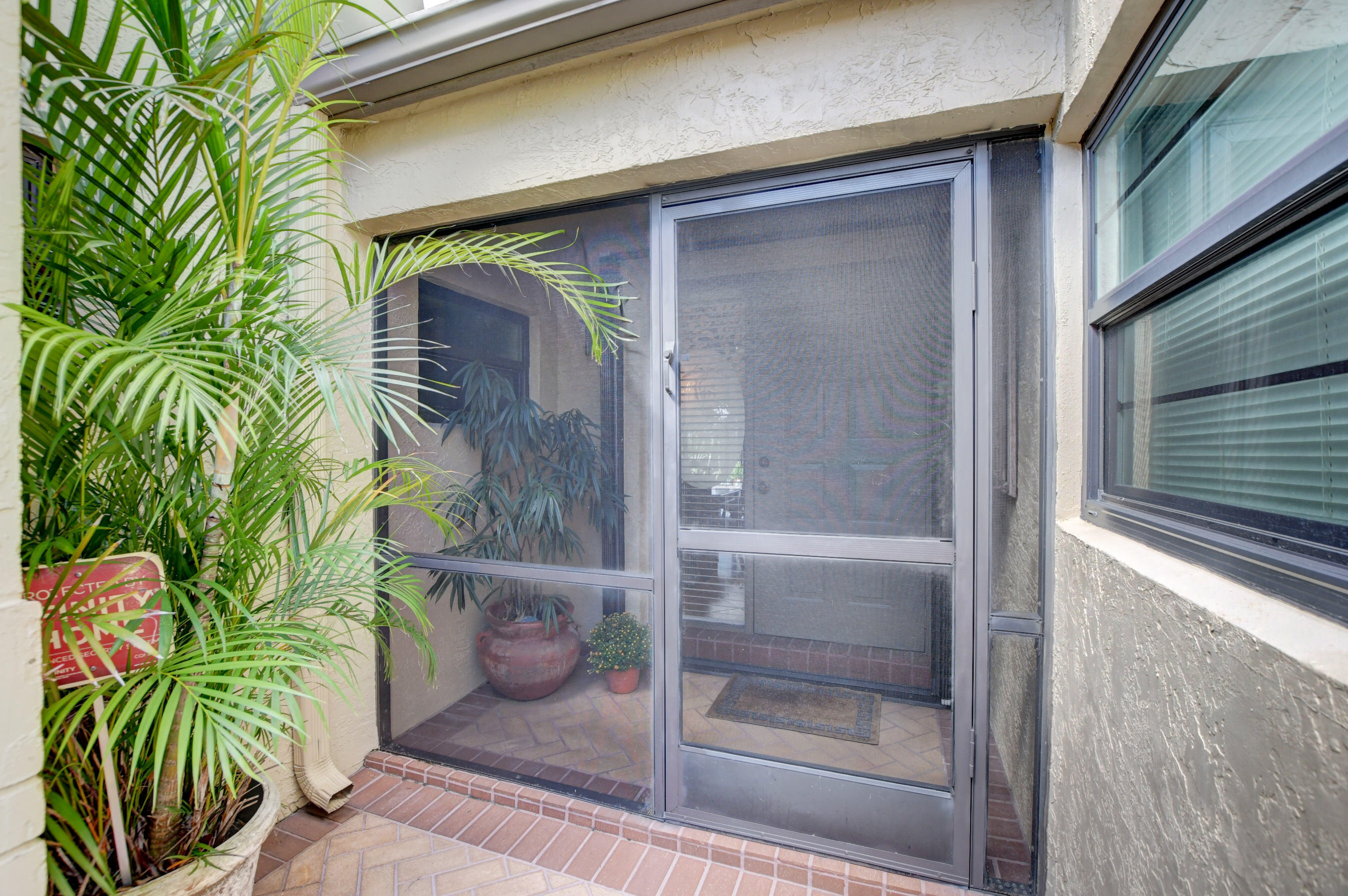 11503 Whisper Sound Drive Boca Raton, FL 33428 - Photo 3 of 42 screened entry