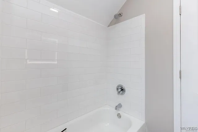 $2,200 | 52 Hawthorne Avenue, Tonawanda, NY 14223