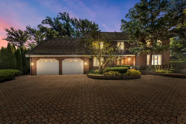 $5,300 | 28 Cambridge Drive, Oak Brook, IL 60523