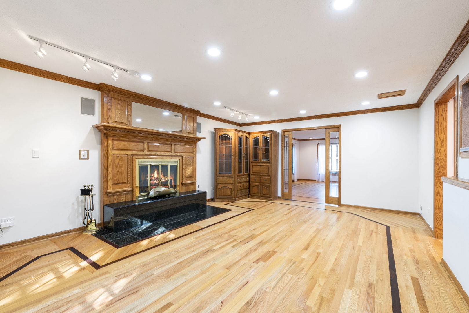 28 Cambridge Drive Oak Brook, IL 60523 - Photo 4 of 27