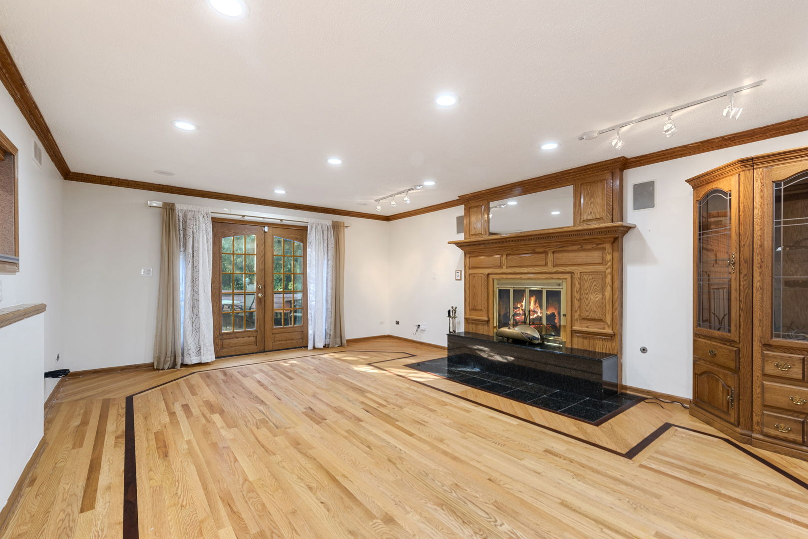 28 Cambridge Drive Oak Brook, IL 60523 - Photo 5 of 27