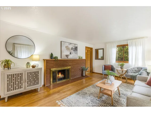 $565,000 | 11030 Northeast Davis Street, Portland, OR 97220