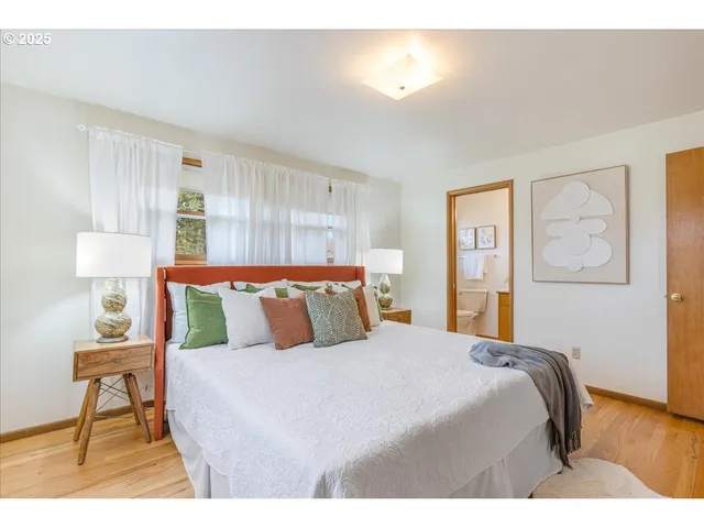 $565,000 | 11030 Northeast Davis Street, Portland, OR 97220