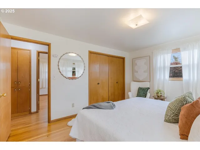 $565,000 | 11030 Northeast Davis Street, Portland, OR 97220