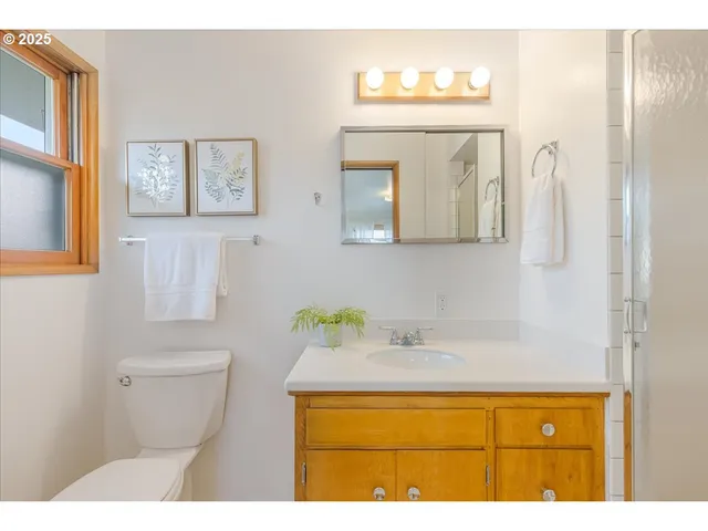 $565,000 | 11030 Northeast Davis Street, Portland, OR 97220