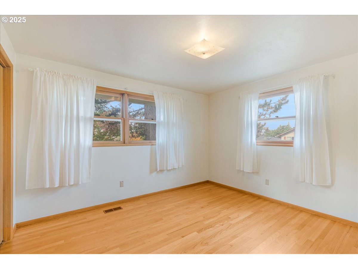 11030 Northeast Davis Street Portland, OR 97220 - Photo 29 of 48 a view of empty room with window