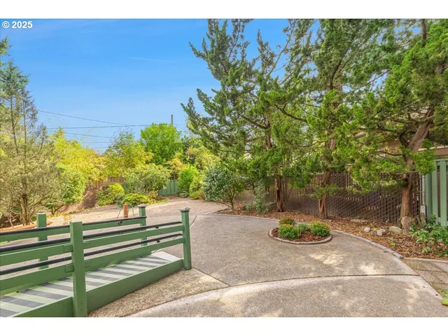 $565,000 | 11030 Northeast Davis Street, Portland, OR 97220