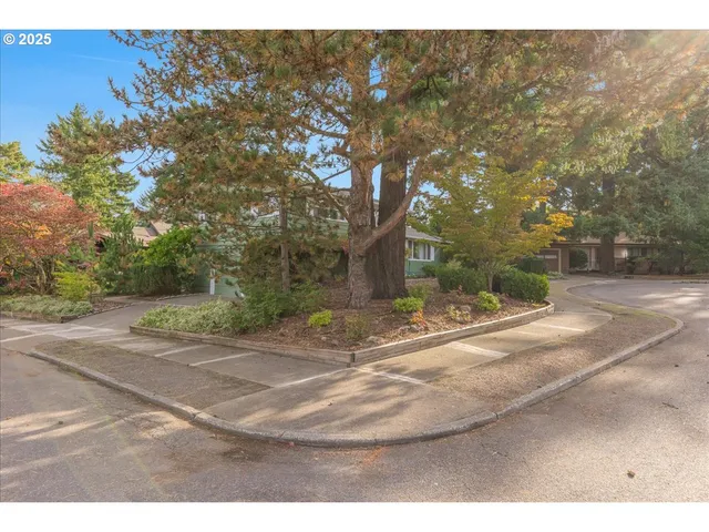 $565,000 | 11030 Northeast Davis Street, Portland, OR 97220