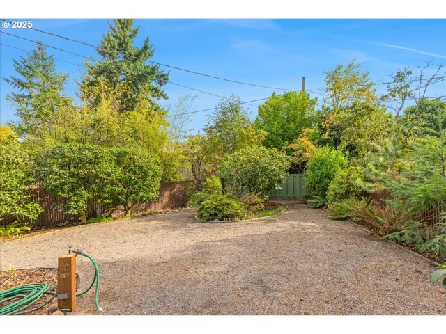 $565,000 | 11030 Northeast Davis Street, Portland, OR 97220