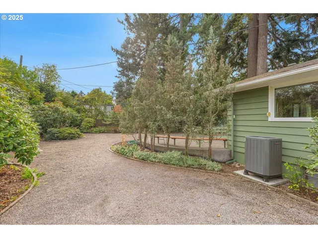 $565,000 | 11030 Northeast Davis Street, Portland, OR 97220