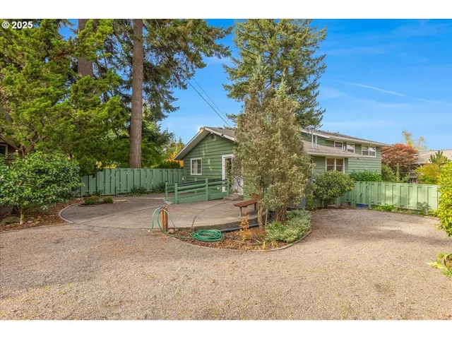 $565,000 | 11030 Northeast Davis Street, Portland, OR 97220