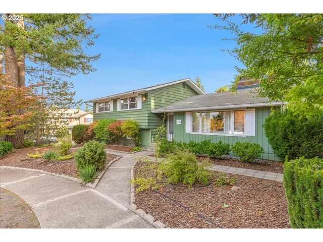 $565,000 | 11030 Northeast Davis Street, Portland, OR 97220