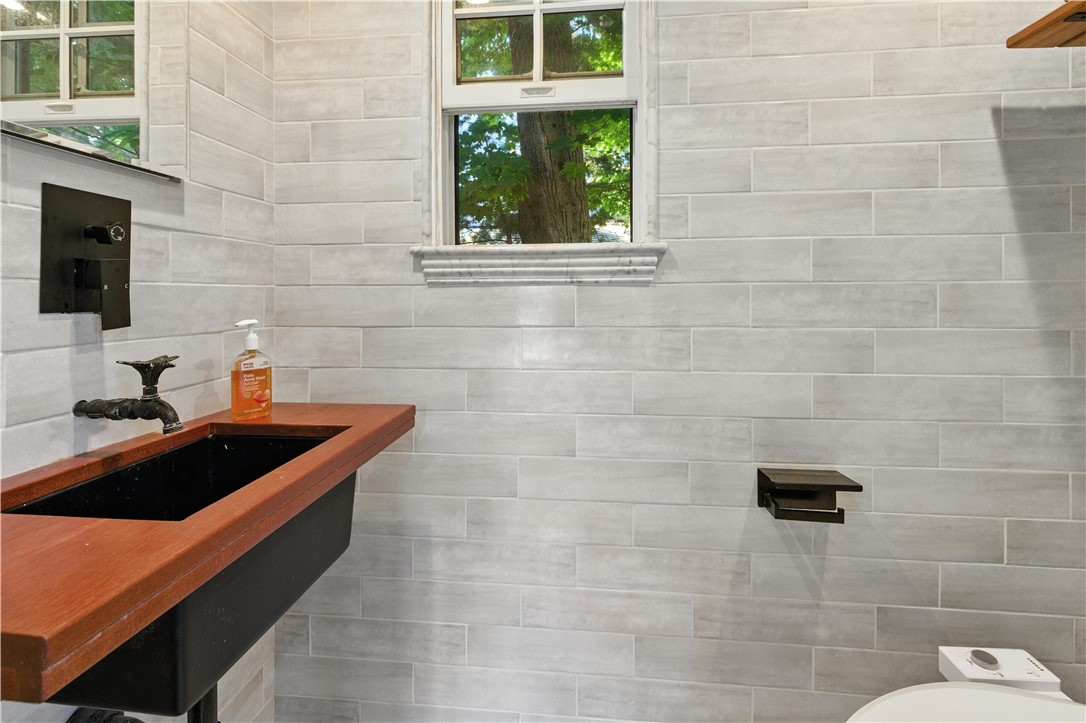 60 Avondale Road Westerly, RI 02891 - Photo 27 of 30