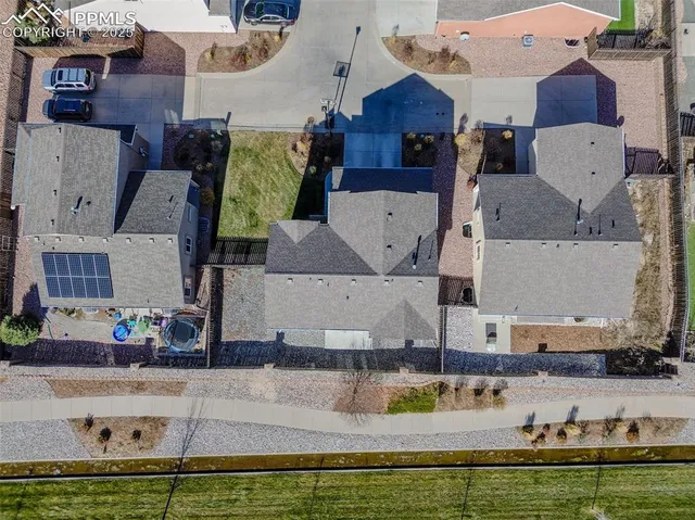 a picture of a wall with a white wall and white walls