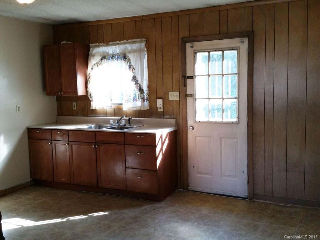 232 Teague Road Marshall, NC 28753 - Photo 6 of 11 Gallery Image 6
