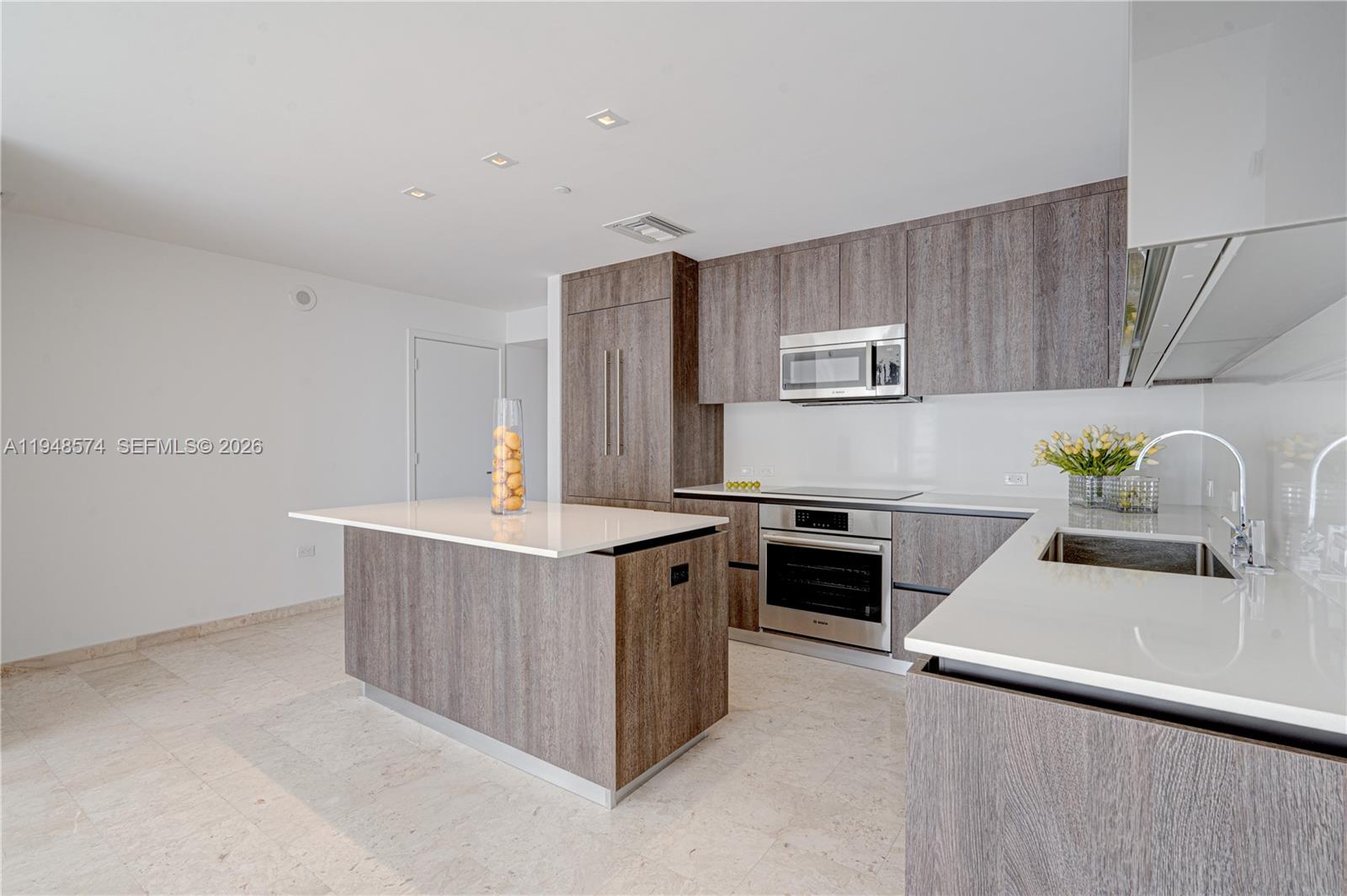 88 Southwest 7th Street, Unit 1110 Miami, FL 33130 - Photo 12 of 49