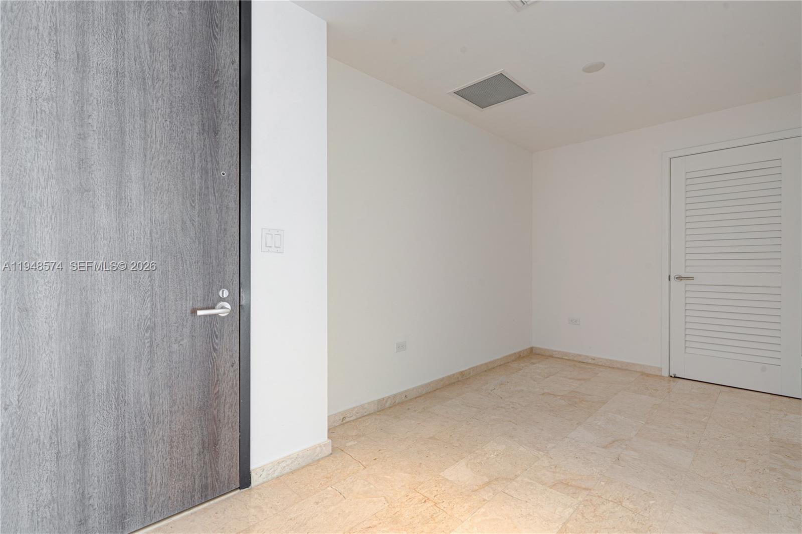 88 Southwest 7th Street, Unit 1110 Miami, FL 33130 - Photo 15 of 49