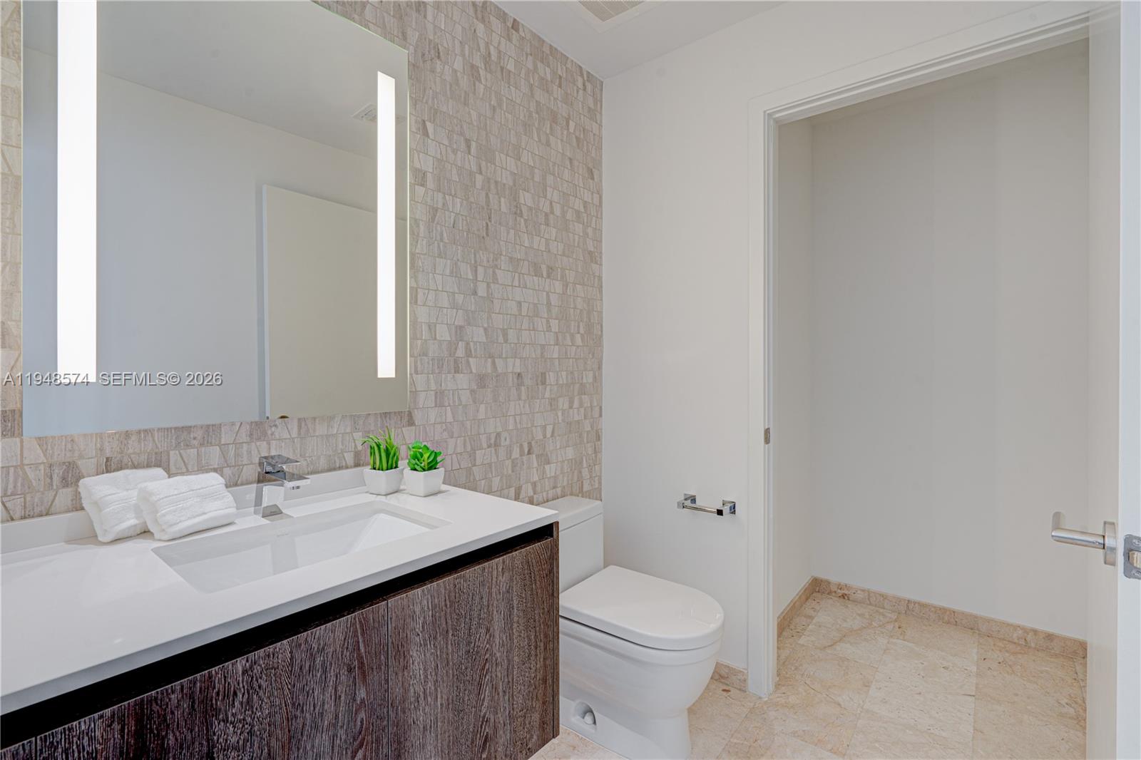 88 Southwest 7th Street, Unit 1110 Miami, FL 33130 - Photo 27 of 49