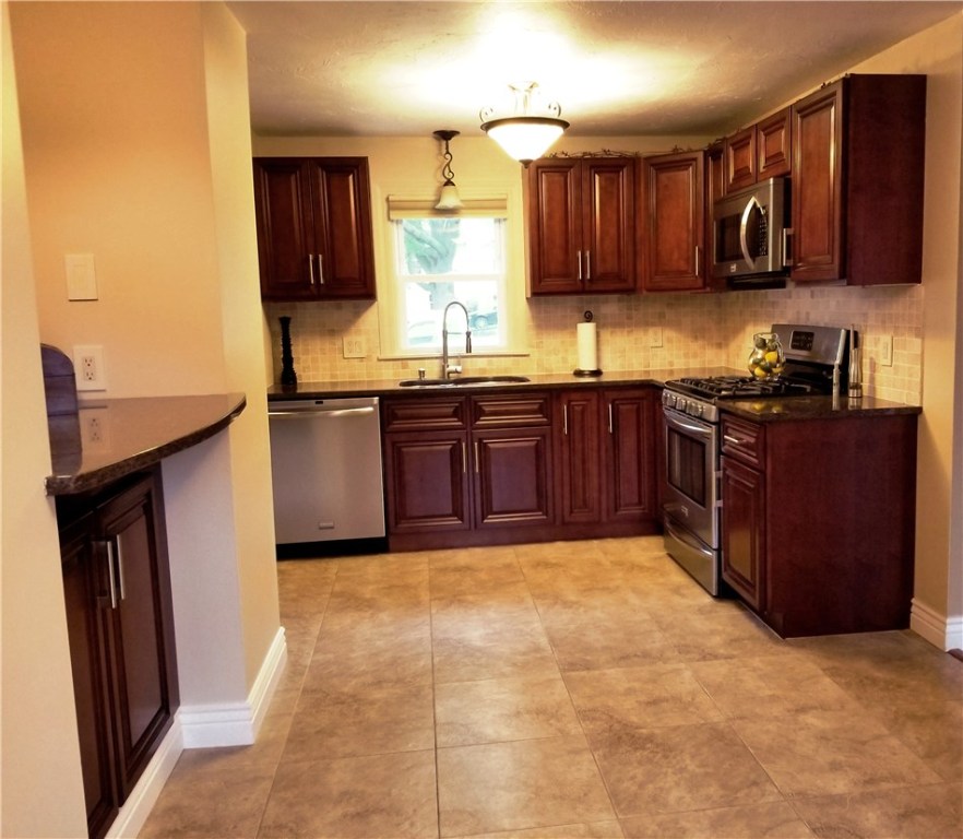 119 Rhodes Avenue Woonsocket, RI 02895 - Photo 4 of 30