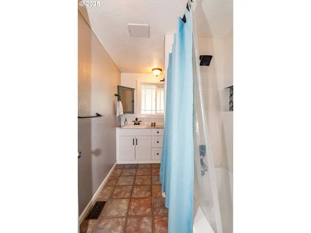 $393,999 | 5148 Gatewood Drive, Klamath Falls, OR 97603