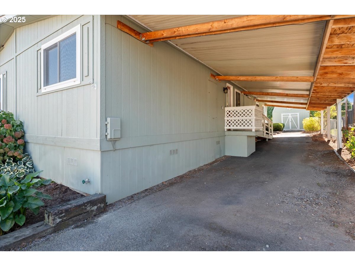 7455 Southeast King Road, Unit 11 Milwaukie, OR 97222 - Photo 9 of 48