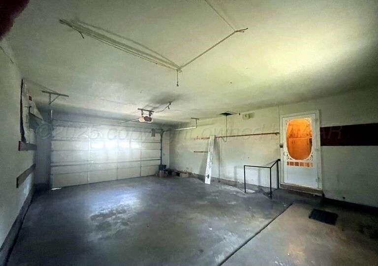 1401 Maple Avenue Panhandle, TX 79068 - Photo 34 of 42 Garage