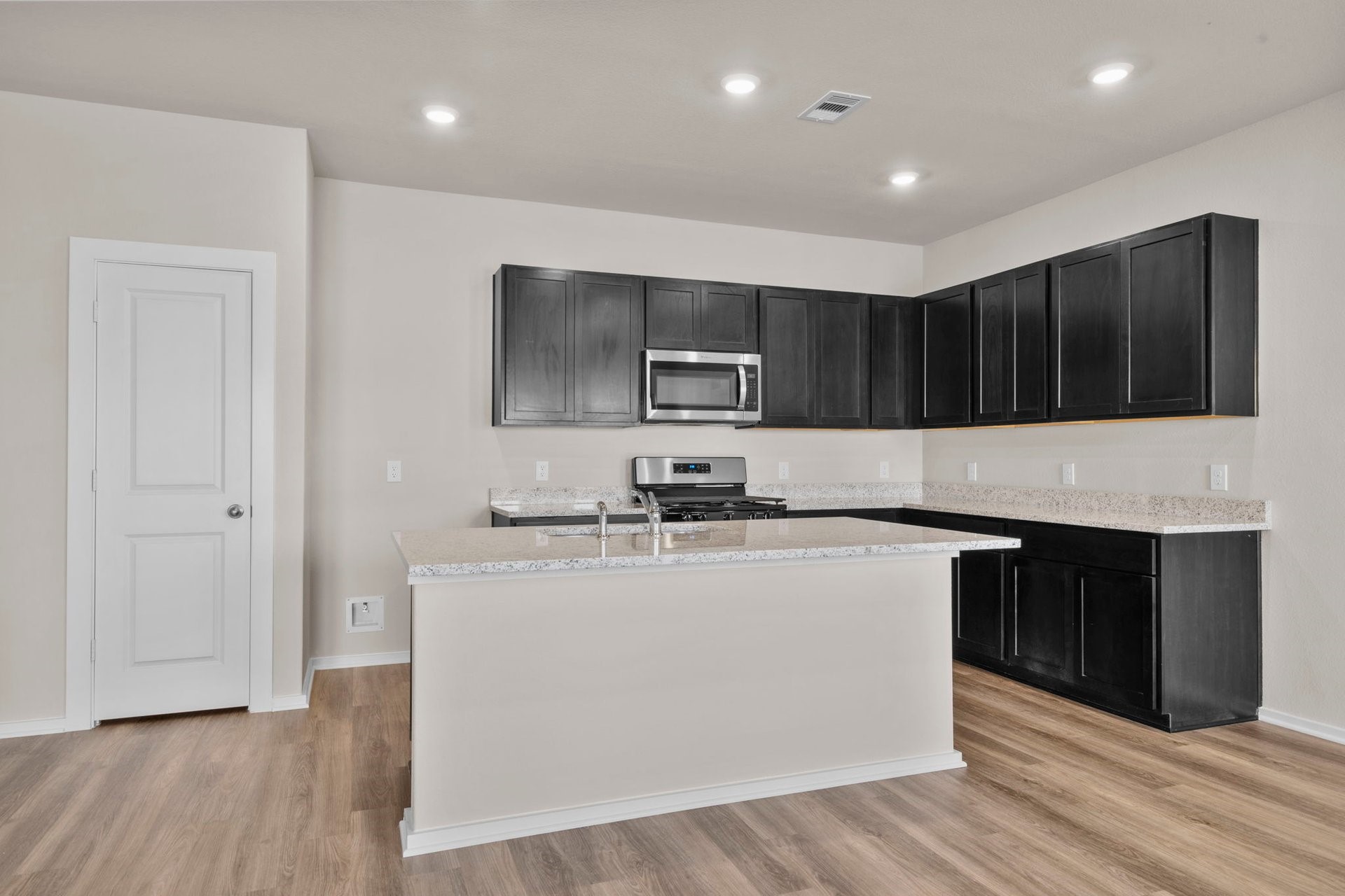 3526 Cardinal Pointe Drive Angleton, TX 77515 - Photo 5 of 34