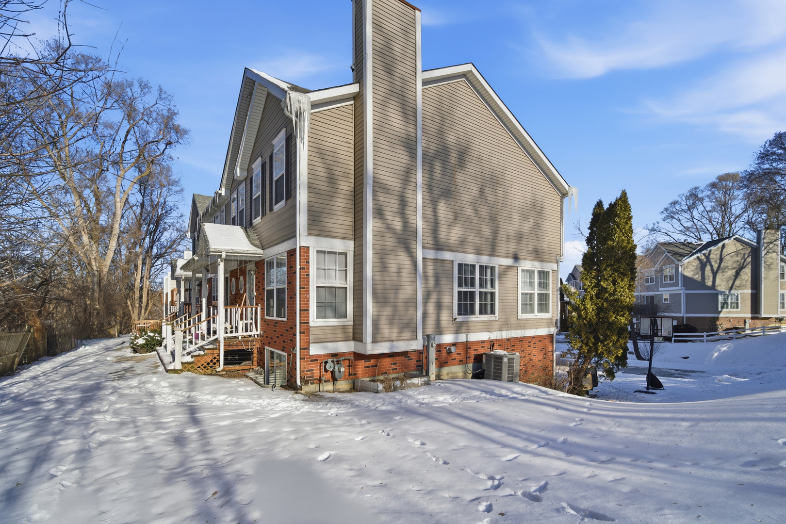 770 Highview Court Antioch, IL 60002 - Photo 2 of 24