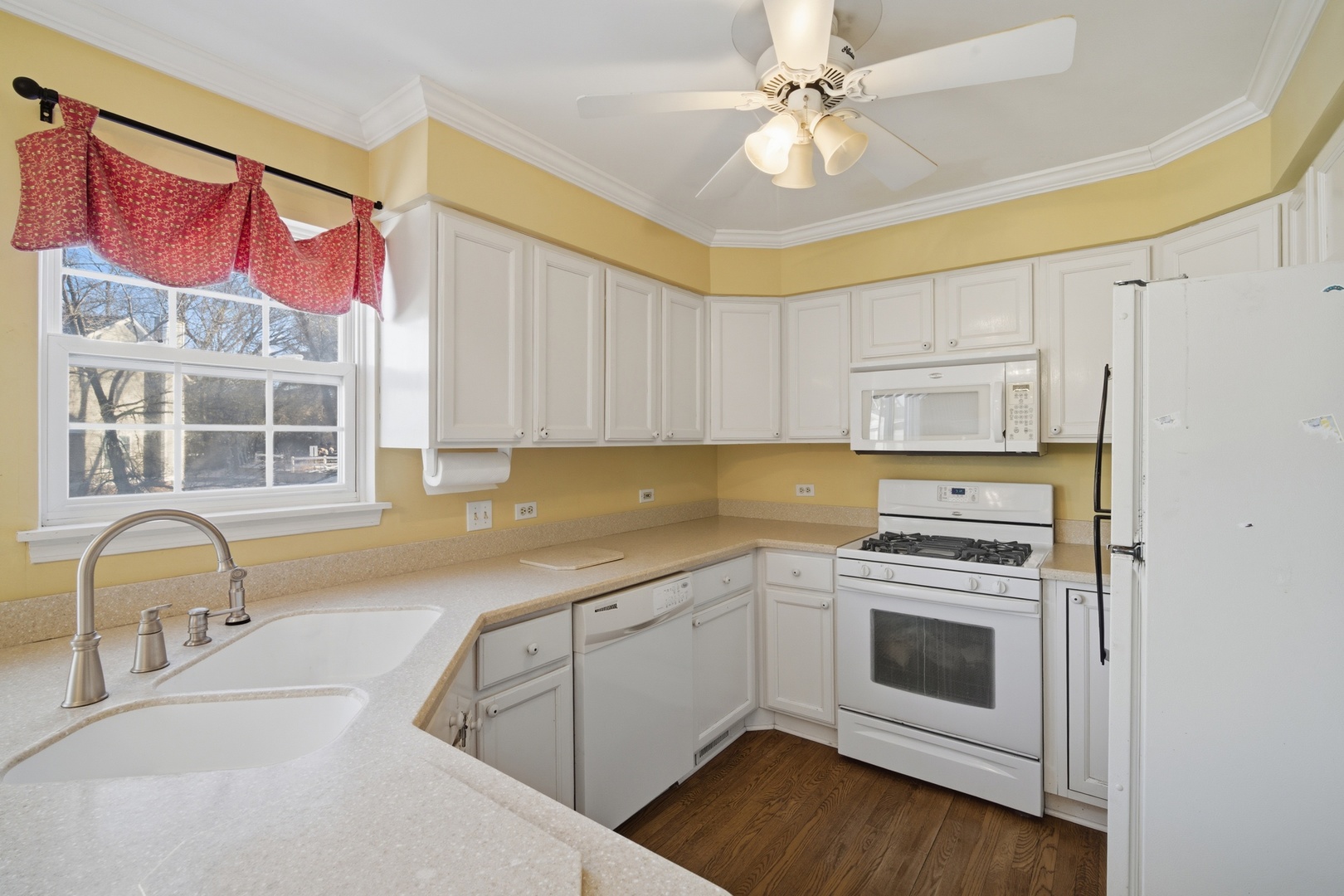 770 Highview Court Antioch, IL 60002 - Photo 10 of 24