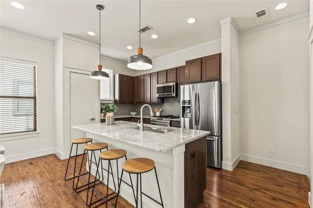 $469,000 | 5909 Ross Avenue, Unit 2, Dallas, TX 75206