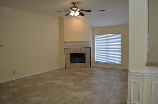a view of empty room with ceiling fan