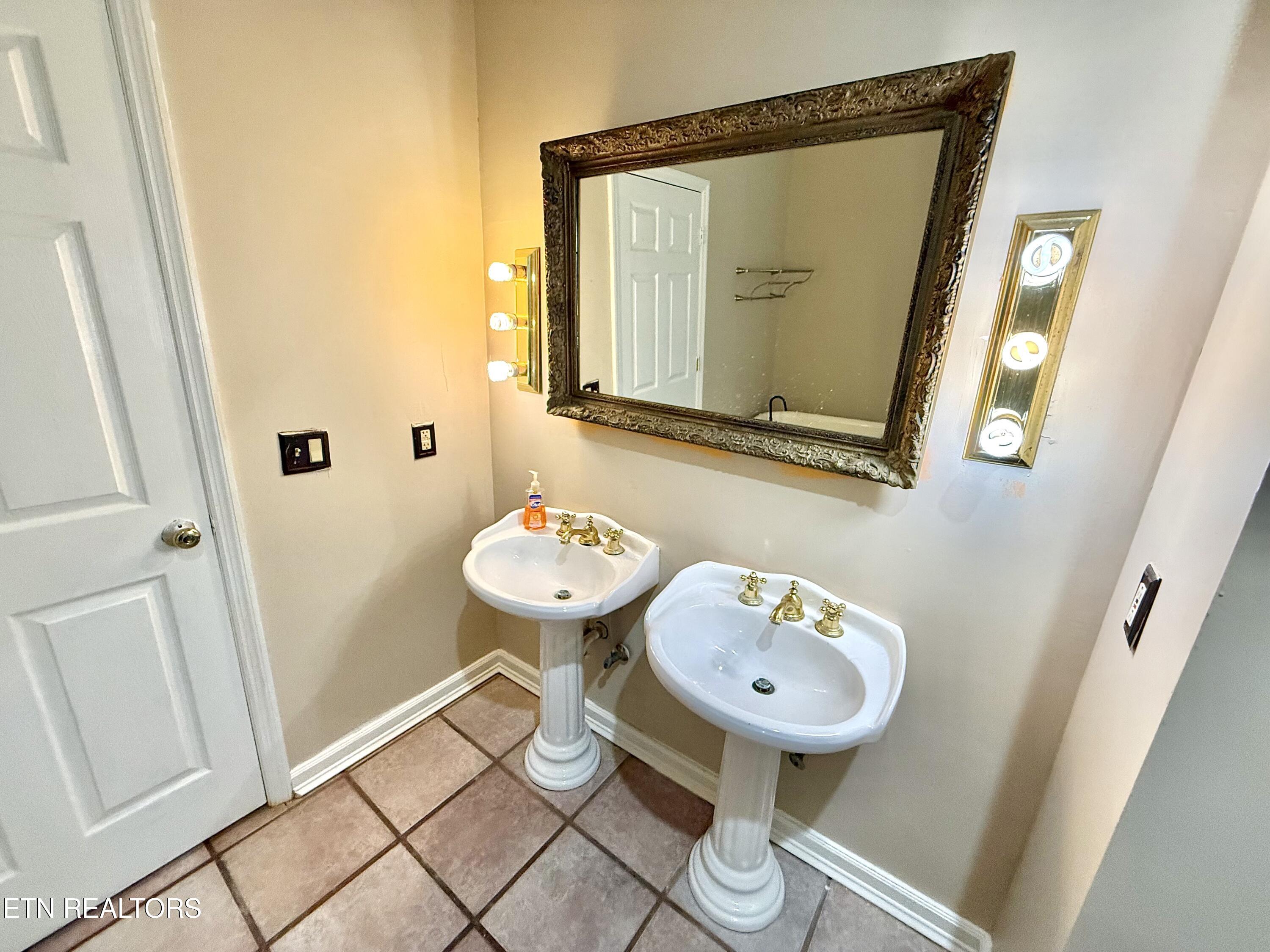 1650 Indian Creek Road Thorn Hill, TN 37881 - Photo 11 of 51 Main bathroom