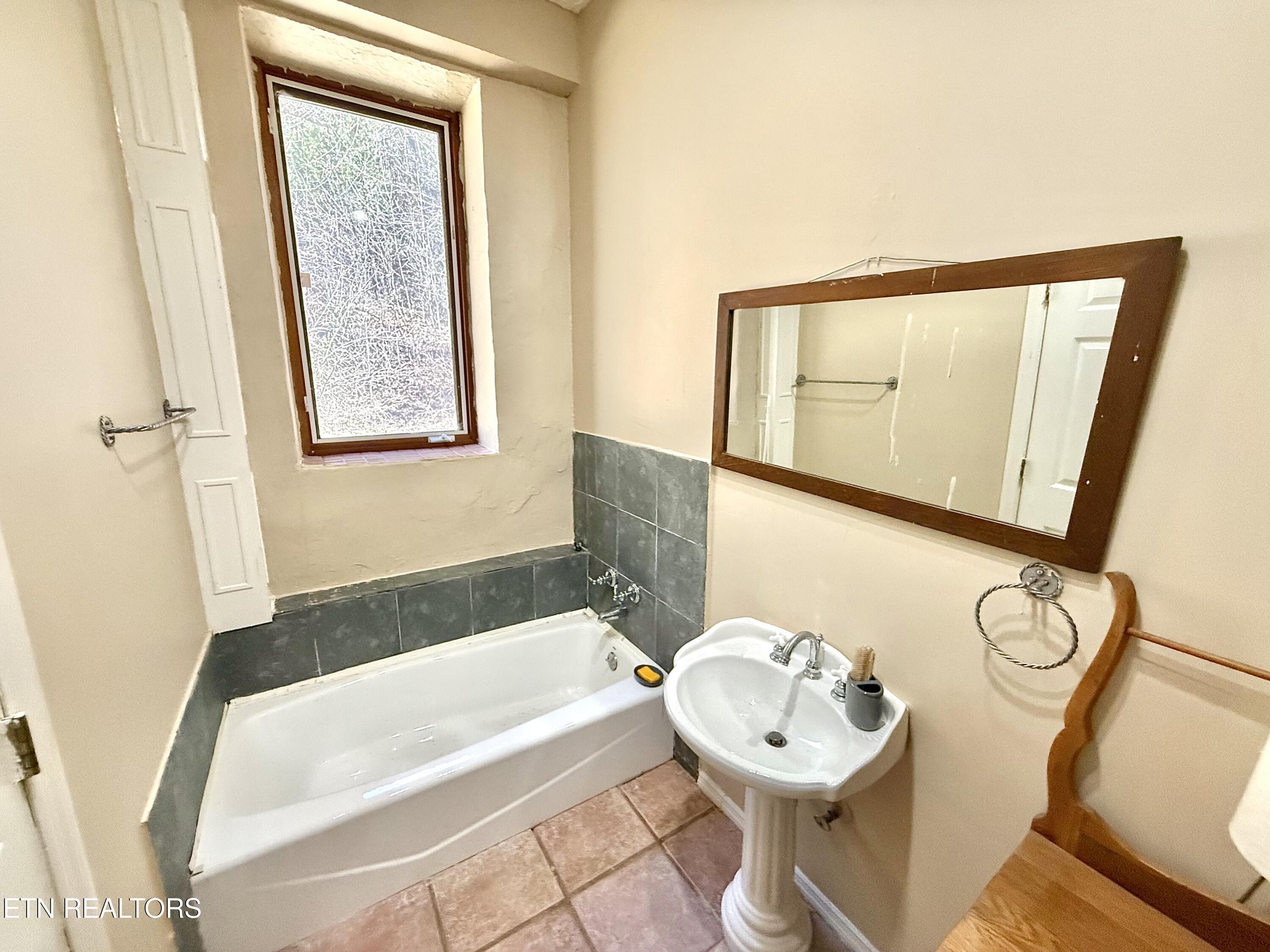 1650 Indian Creek Road Thorn Hill, TN 37881 - Photo 21 of 51 2nd bath