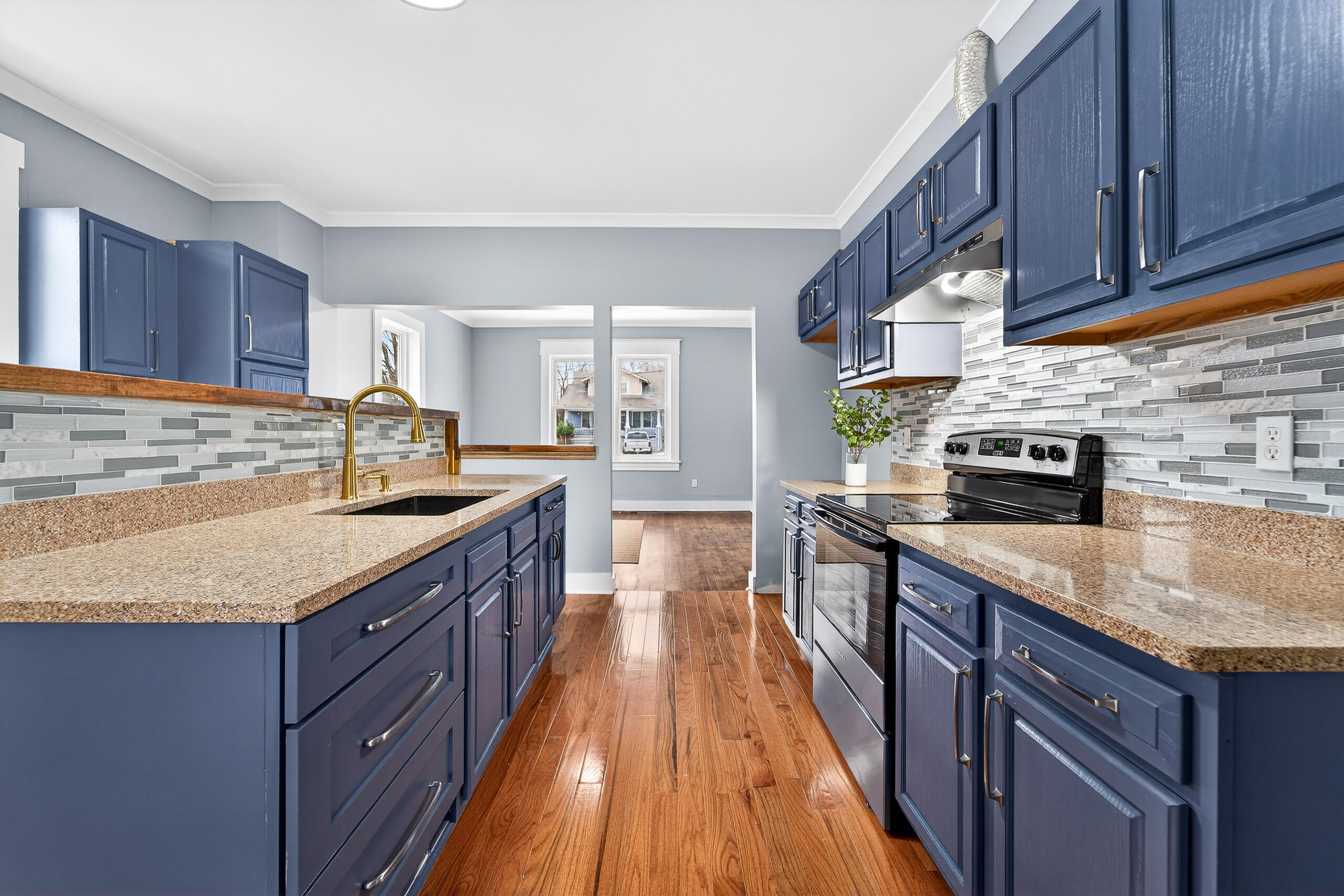 1015 Rugby Boulevard Northwest Roanoke, VA 24017 - Photo 11 of 38 IMG_1914