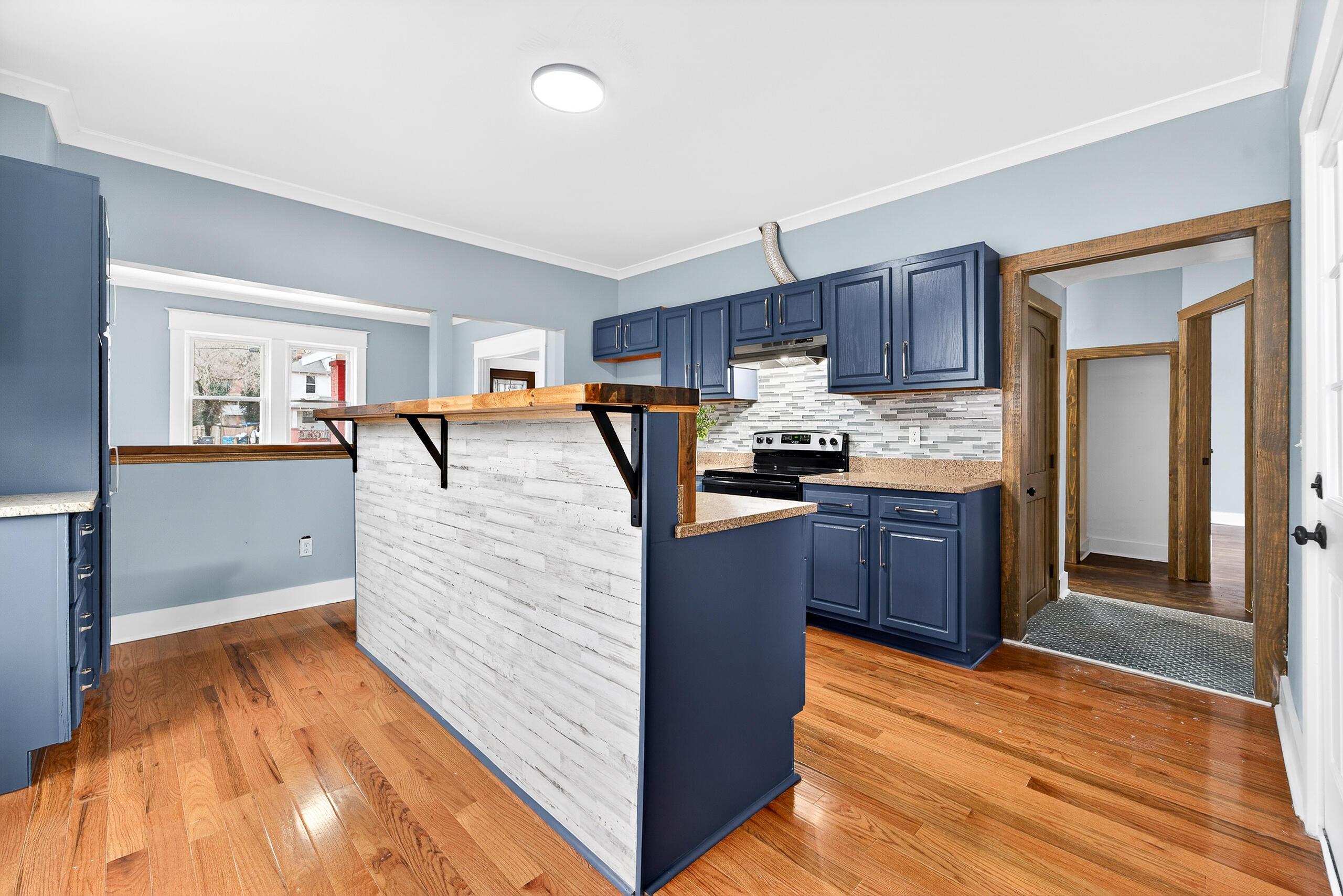 1015 Rugby Boulevard Northwest Roanoke, VA 24017 - Photo 12 of 38 IMG_1915