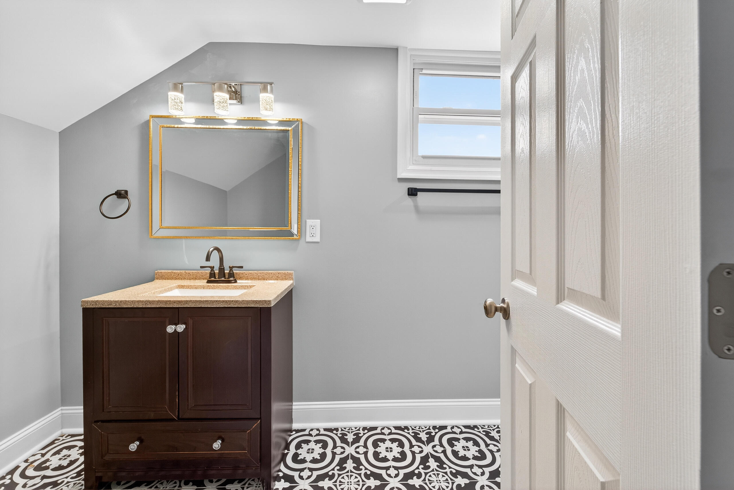 1015 Rugby Boulevard Northwest Roanoke, VA 24017 - Photo 23 of 38 IMG_1897