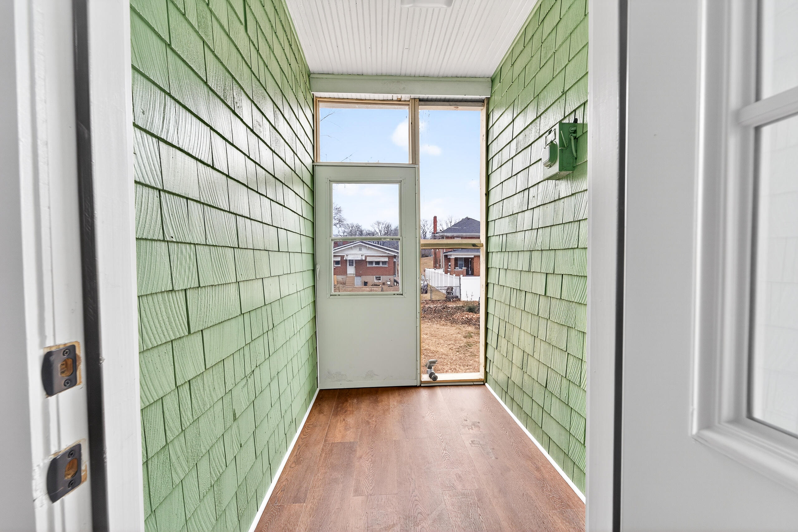 1015 Rugby Boulevard Northwest Roanoke, VA 24017 - Photo 33 of 38 IMG_1917