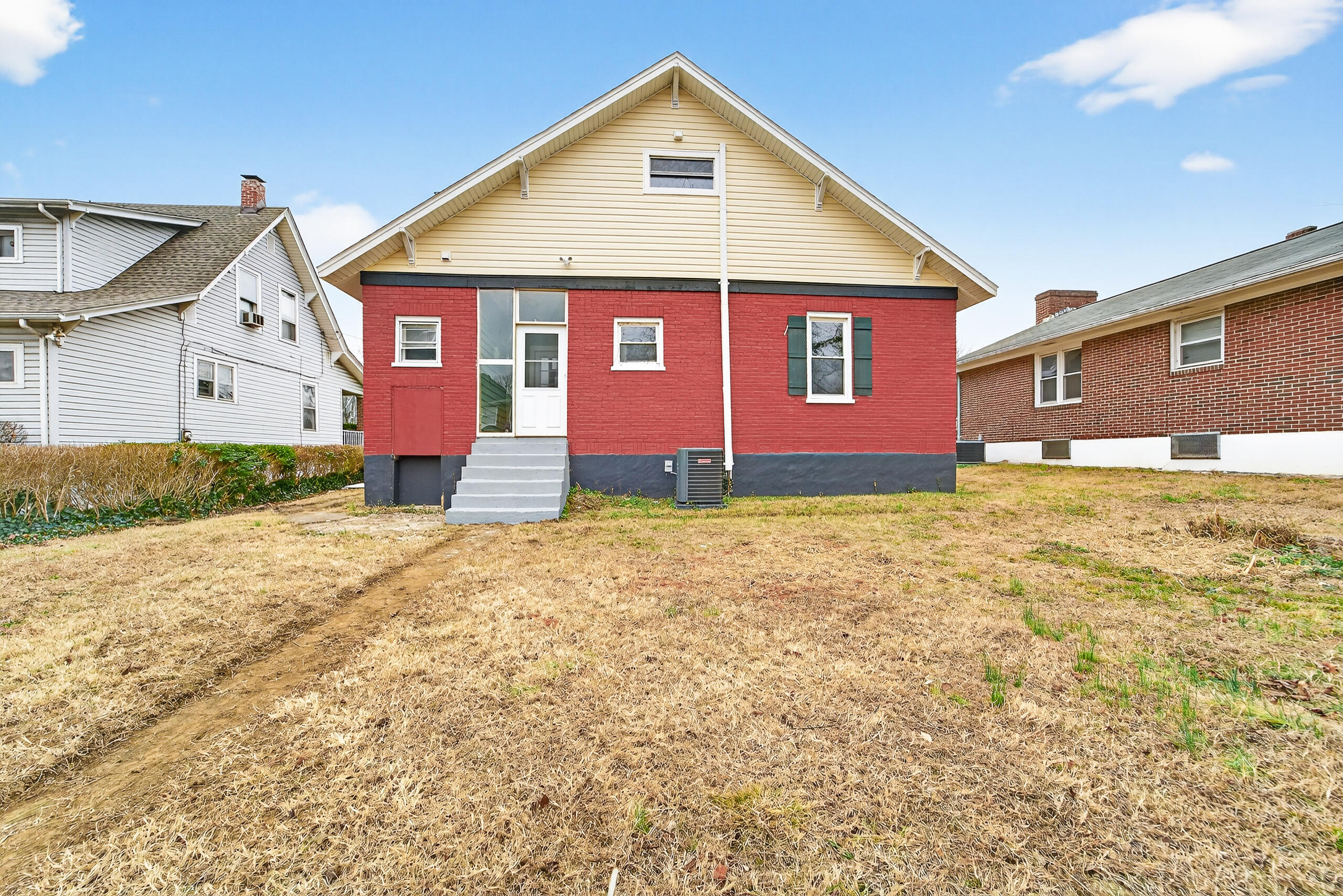 1015 Rugby Boulevard Northwest Roanoke, VA 24017 - Photo 34 of 38 IMG_1907