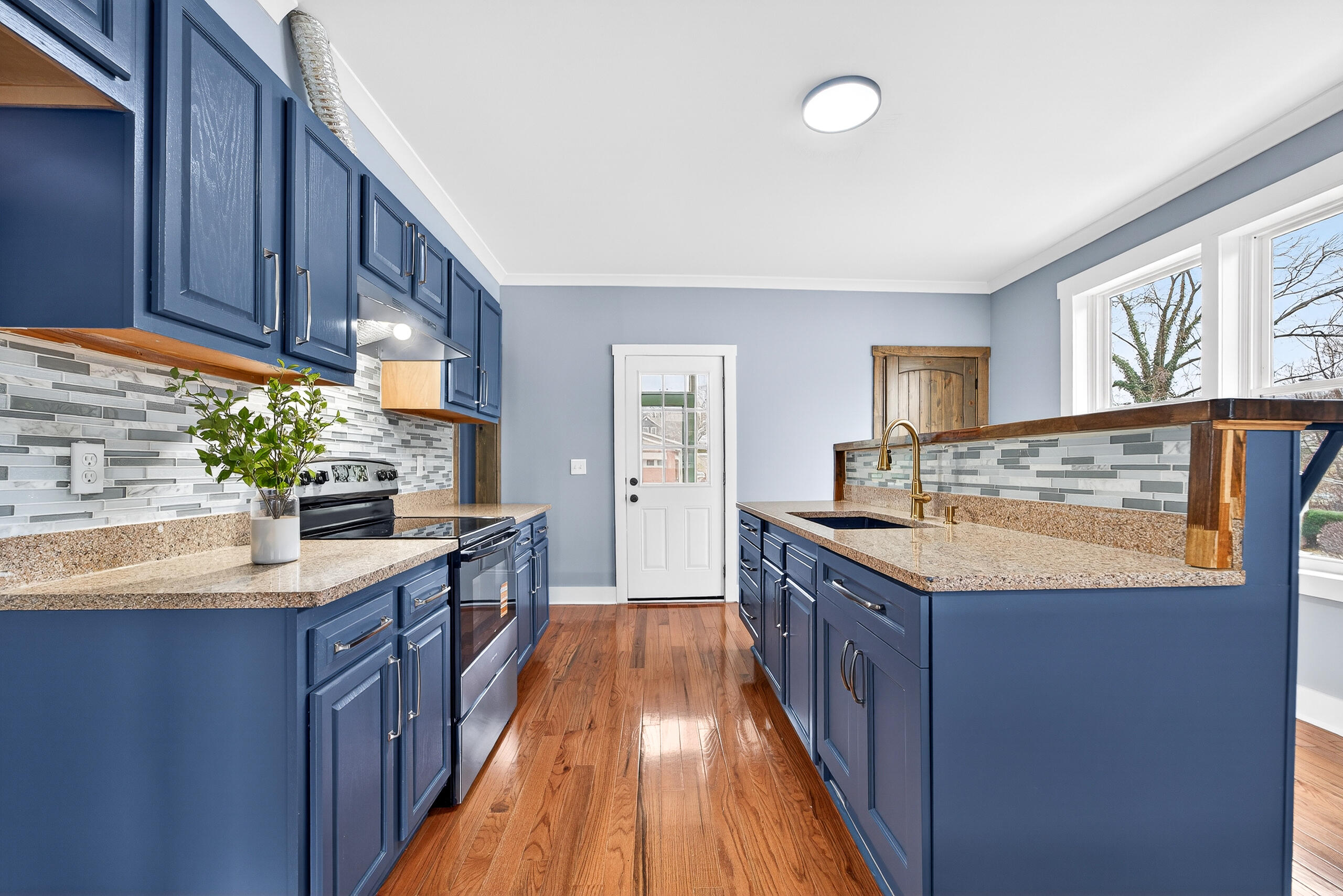 1015 Rugby Boulevard Northwest Roanoke, VA 24017 - Photo 10 of 38 IMG_1912