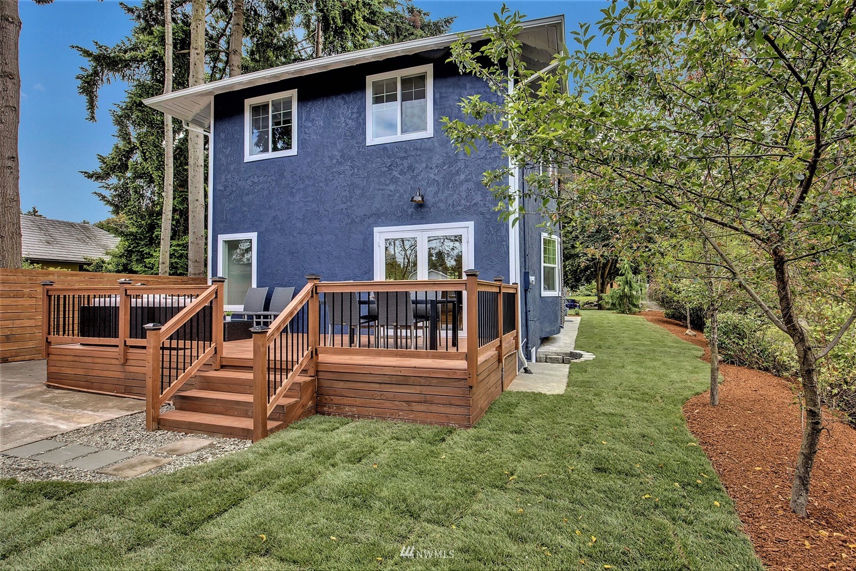 944 26th Avenue Seattle, WA 98122 - Photo 31 of 40 front view of a house with a yard